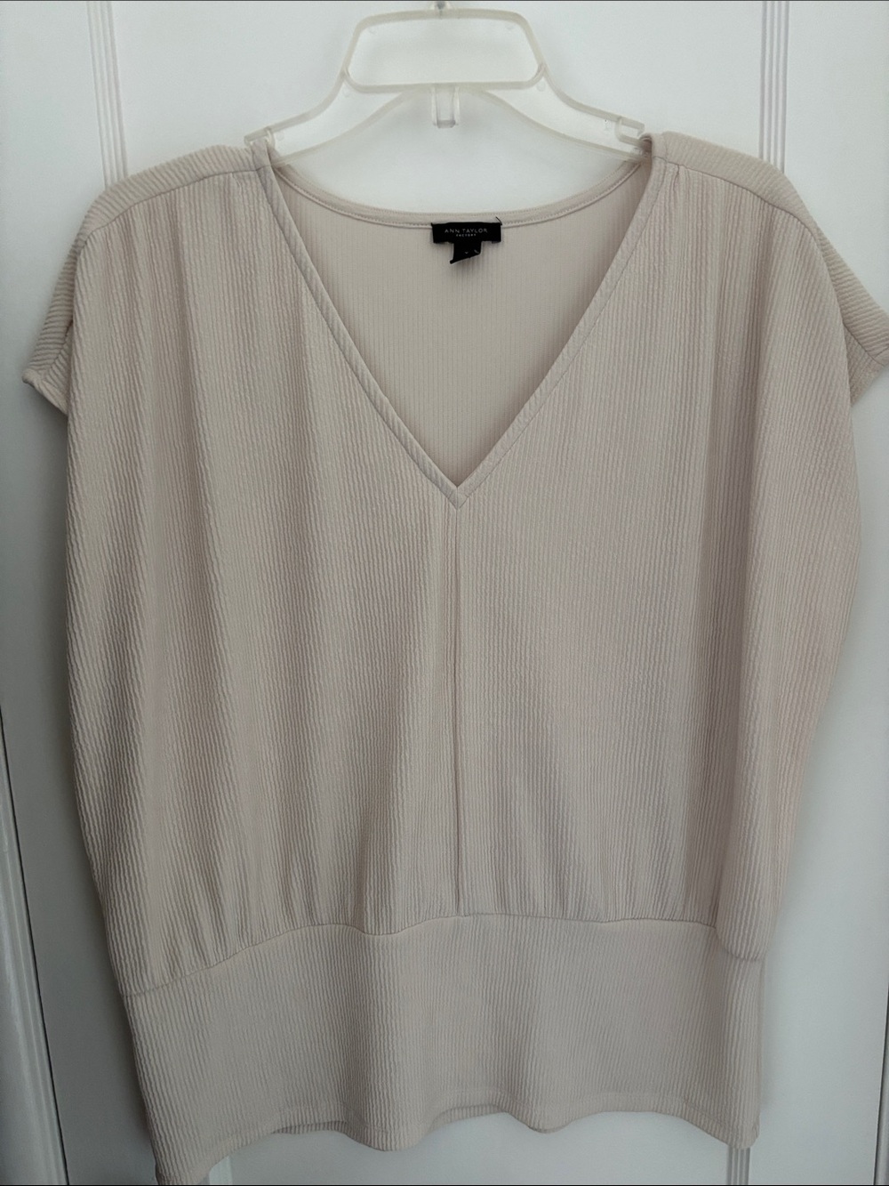 Ann Taylor Cream Ribbed V-Neck Knit Top